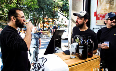 Imagem de destaque para Evento de degustação de cervejas caseiras e artesanais ocupa rooftop do prédio Tomie Ohtake