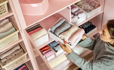 Imagem de destaque para 5 dicas para organizar o seu closet