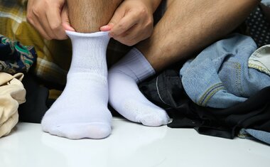 Imagem de destaque para Se você tem meias velhas em casa, você tem um tesouro: veja 4 formas criativas de reaproveitá-las no seu dia a dia