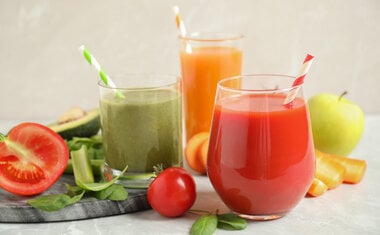 Imagem de destaque para 4 sucos detox para desinchar após as ceias de fim de ano