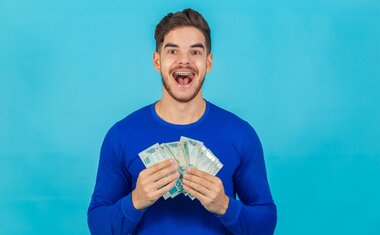 Imagem de destaque para Mega da Virada 2024: 8 apostas faturam quase R$ 80 milhões cada; veja números sorteados
