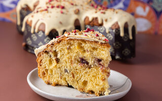 Colomba Pistache com Frutas Vermelhas e Chocolate Branco da Zulcare