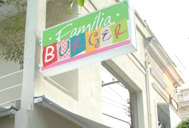 Imagem de destaque para Família Burger